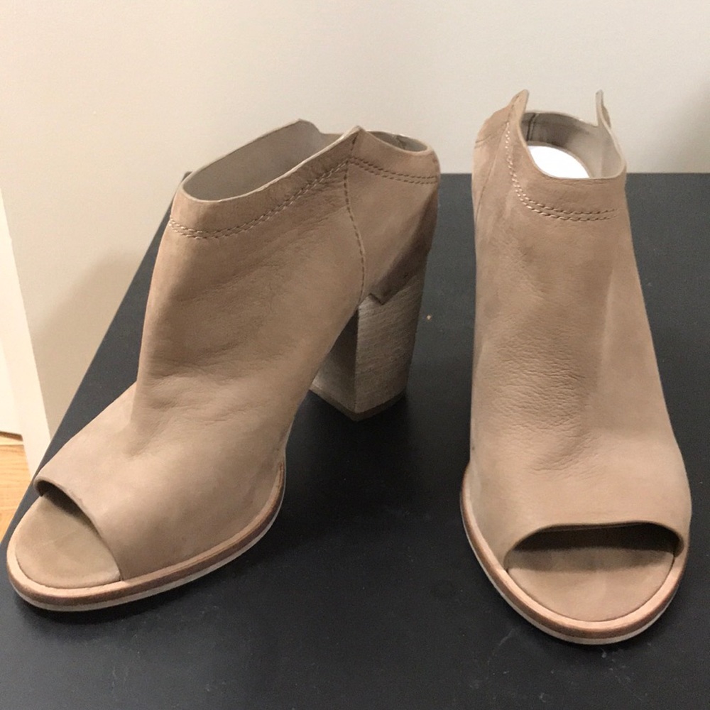 Dolce Vita tan booties